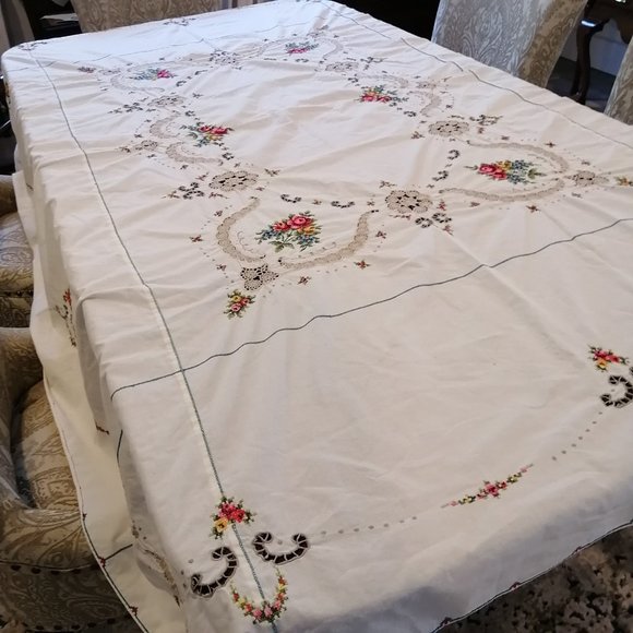 VTG Embroidered Floral Cross Stitch Crochet Tablecloth Hand Stitched Cut Work - Picture 7 of 16